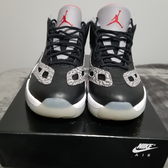 jordan 11 Low cement - Picture 3 of 3
